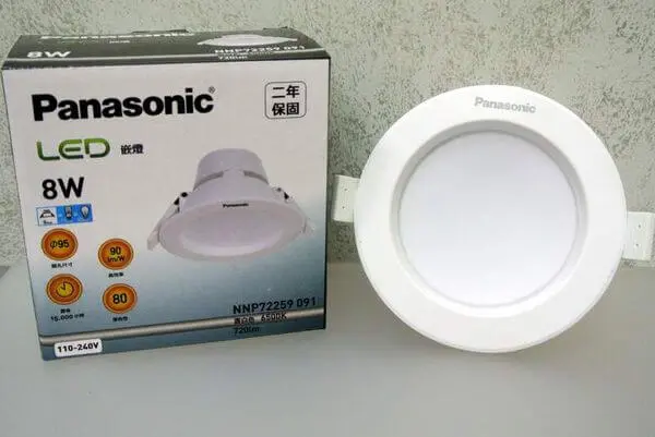 So sánh đèn led panasonic và philips, nên mua đèn led hãng nào?